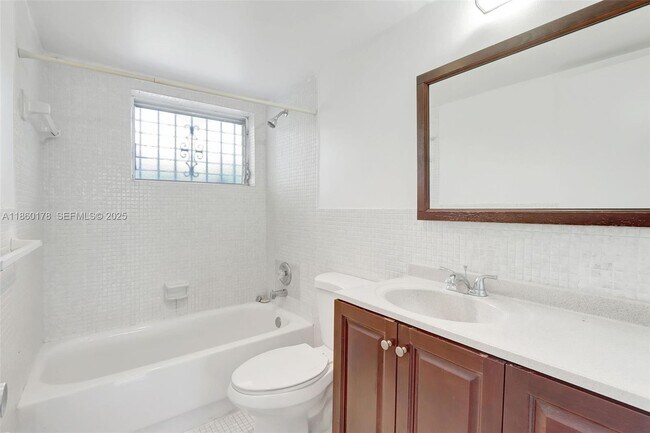 Building Photo - 1475 NE 125th Terrace