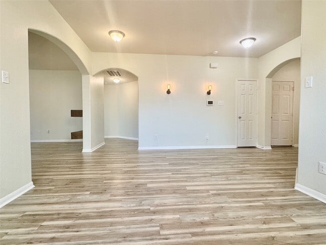 Building Photo - 1205 Quarterhorse Dr