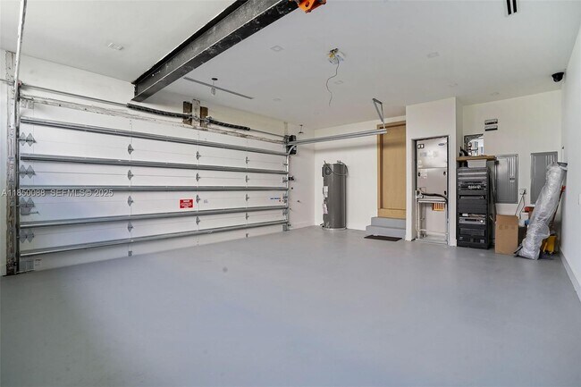 Building Photo - 3343 NE 166th St