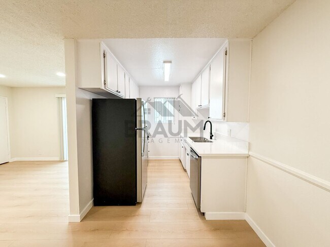 Building Photo - 11007 Hartsook St