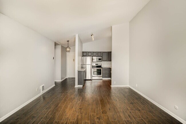 Building Photo - 1 bedroom 1 badroom condo in Franklin
