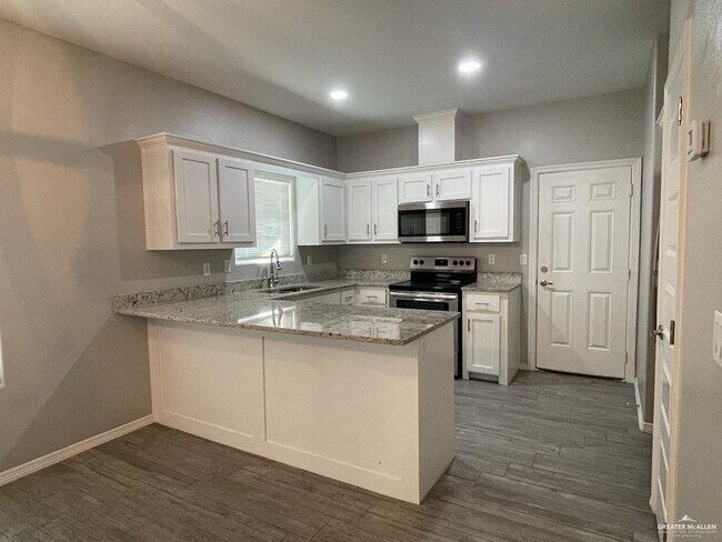 Building Photo - 8 Redbud Ln