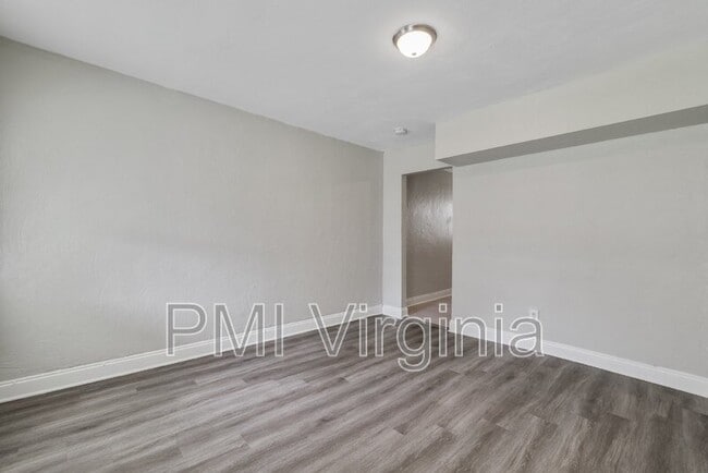 Building Photo - 7 Decatur St