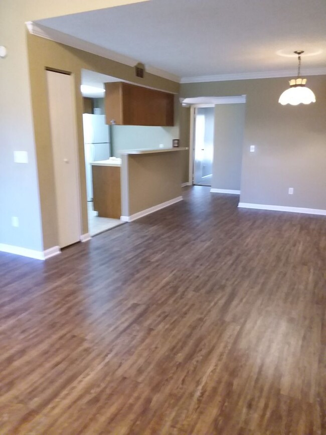 Building Photo - Two Bedroom Townhouse Near NAS Jax