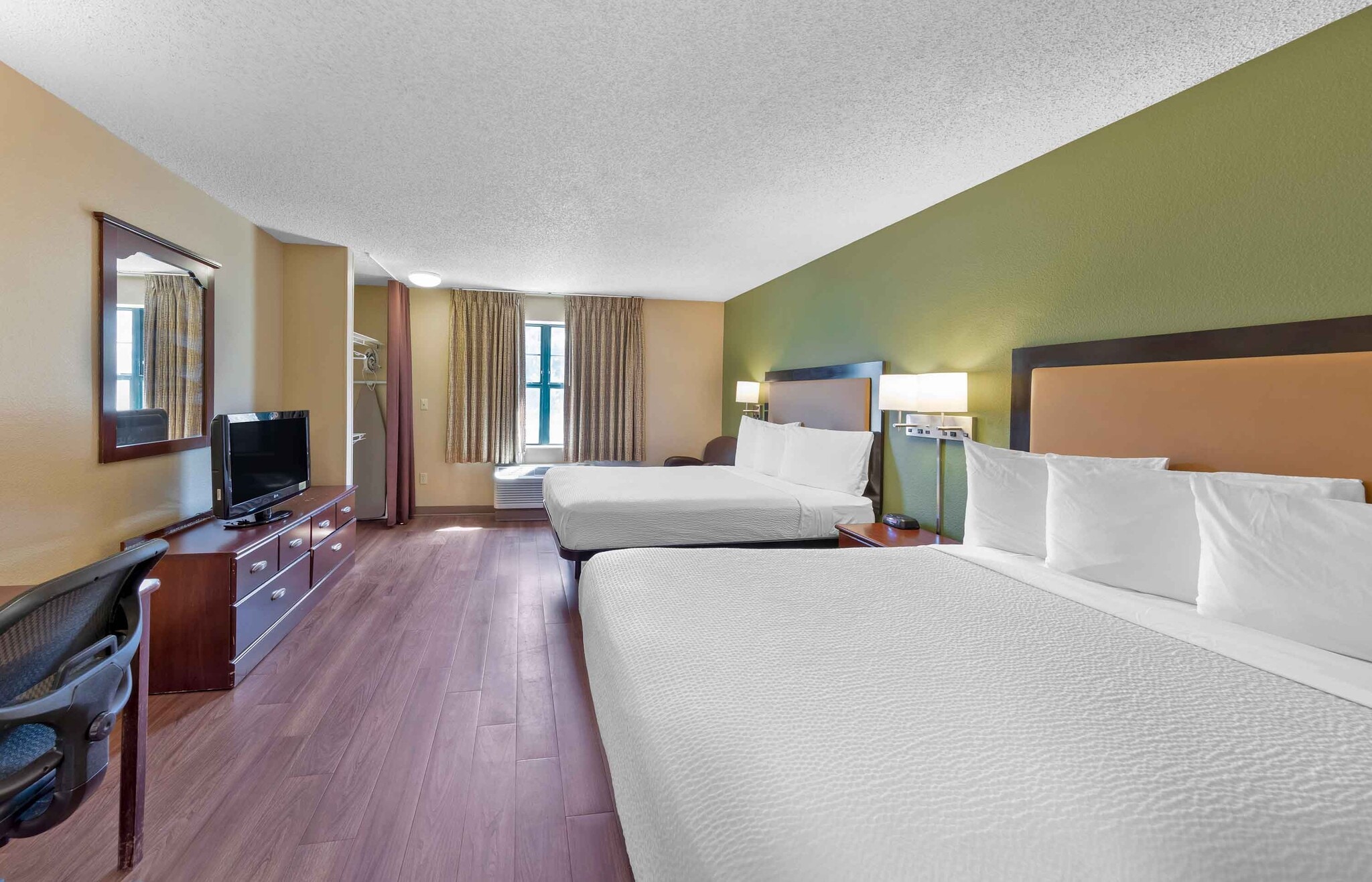 Building Photo - Furnished Studio-Chicago - Naperville - West