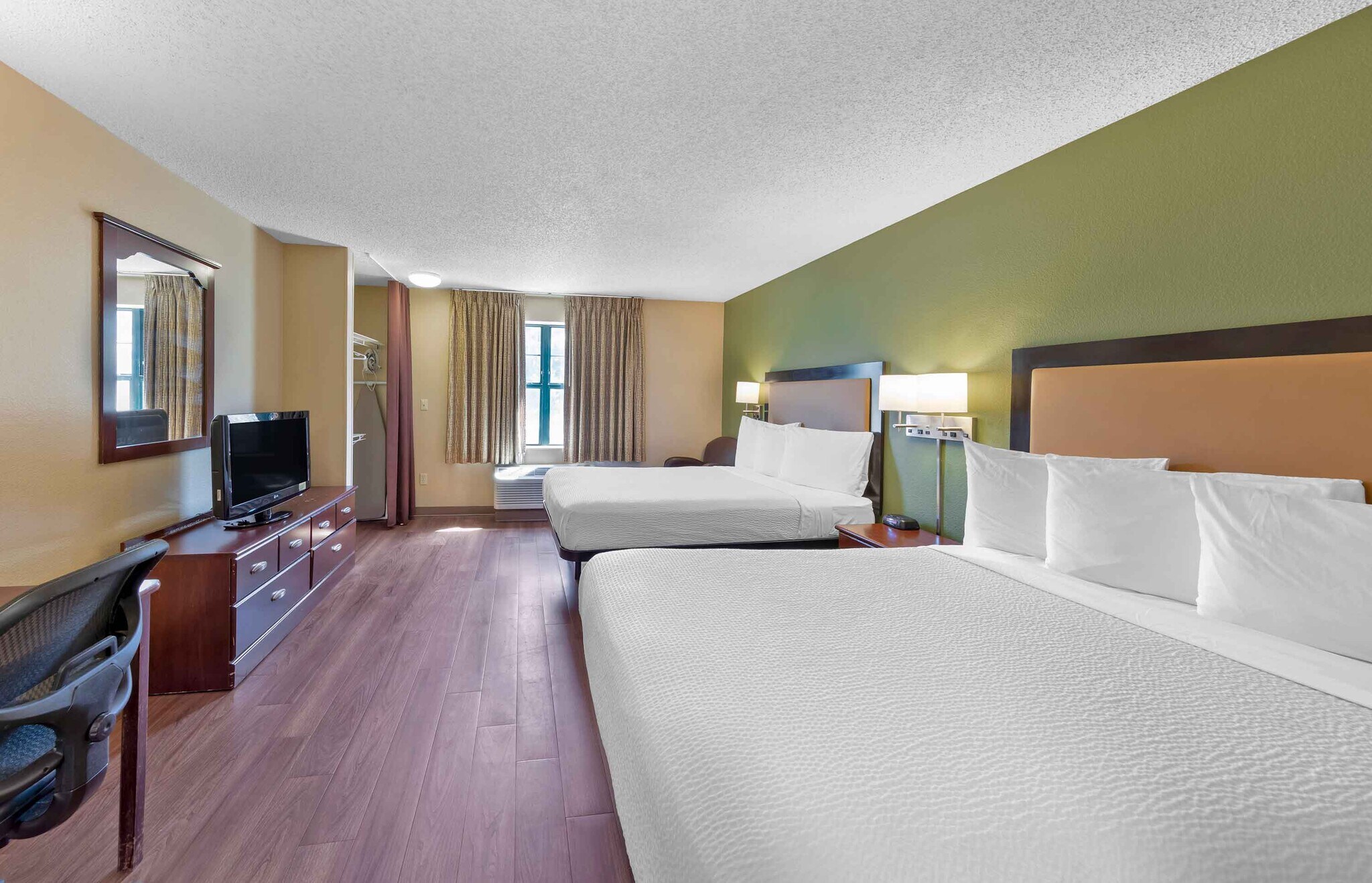 Building Photo - Furnished Studio-Daytona Beach - Internati...