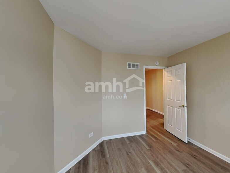 Building Photo - 1844 Courtwright Dr