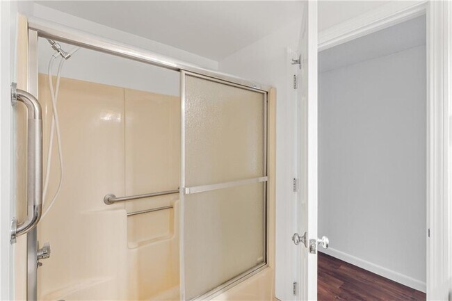 Building Photo - 30 Argyle Ave