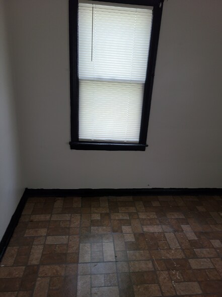 Building Photo - 20438 Russell St