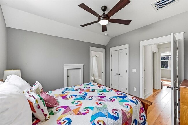 Building Photo - 1801 Pequeno St