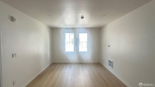 Building Photo - 1553 Leavenworth St