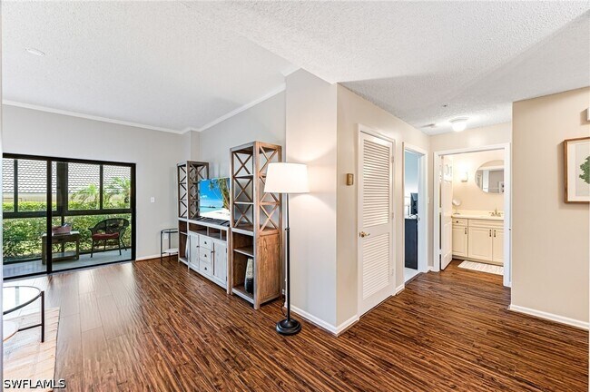Building Photo - 900 Arbor Lake Dr