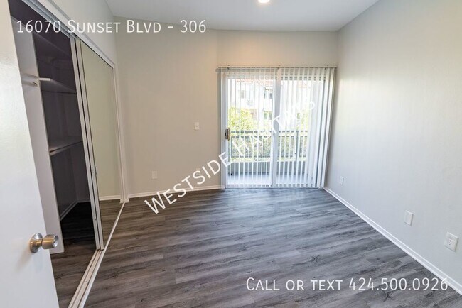 Building Photo - 16070 Sunset Blvd