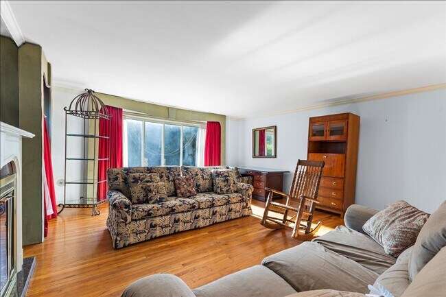 Building Photo - Magnificent 6 bedroom house in desirable H...