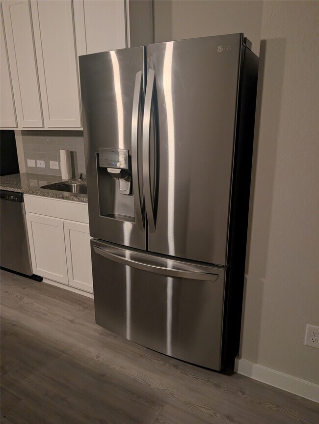 Building Photo - 21630 Sandy Dune Dr