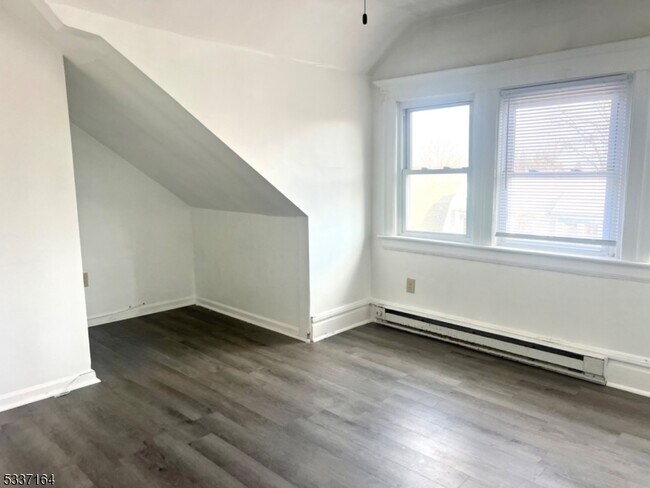 Building Photo - 10 Noll Pl