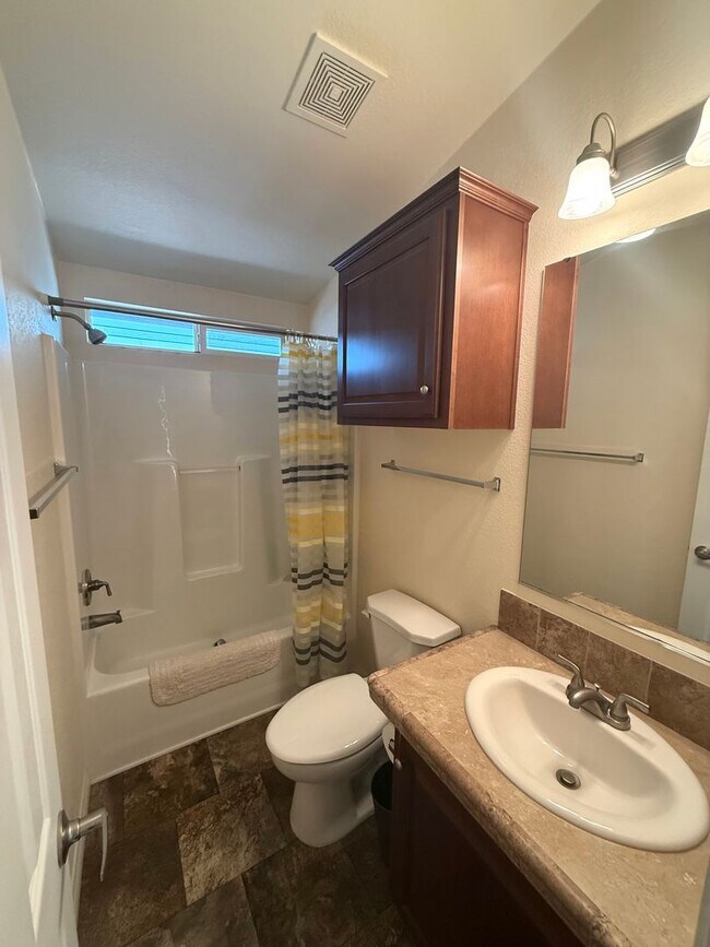Building Photo - Spacious 3-bedroom, 2-bathroom home in the desirable College Area of San Diego