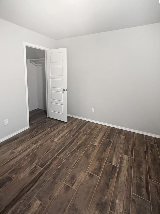 Building Photo - Modern 3-Bedroom Home in Gated Seven Oaks South