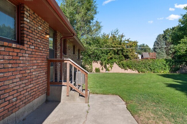 Building Photo - 505 W Ivanhoe Rd