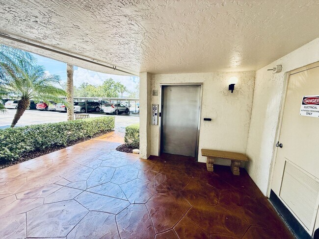Building Photo - 250 S Sykes Creek Pkwy