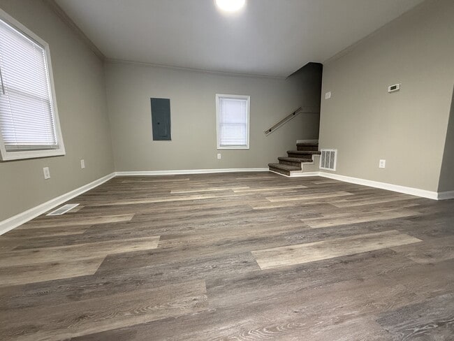 Building Photo - 805 Lake St