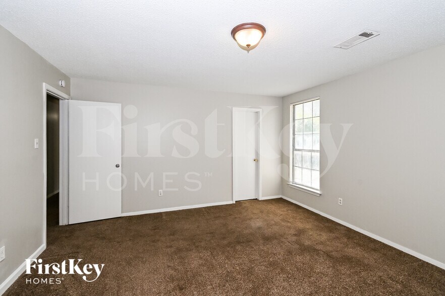 Building Photo - 5765 Ashridge Pl