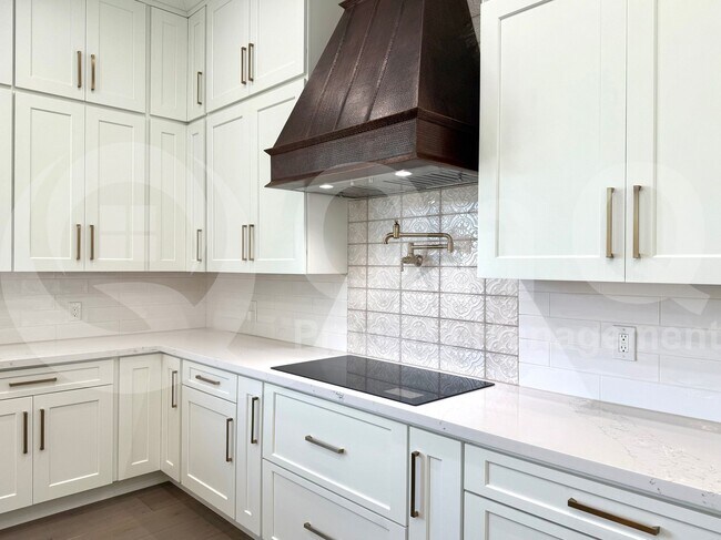 Building Photo - 1523 E Treasure Cove Dr