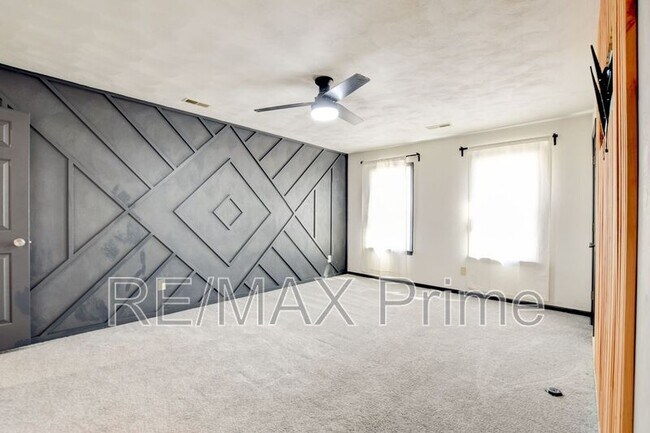 Building Photo - 412 Saddle Ct