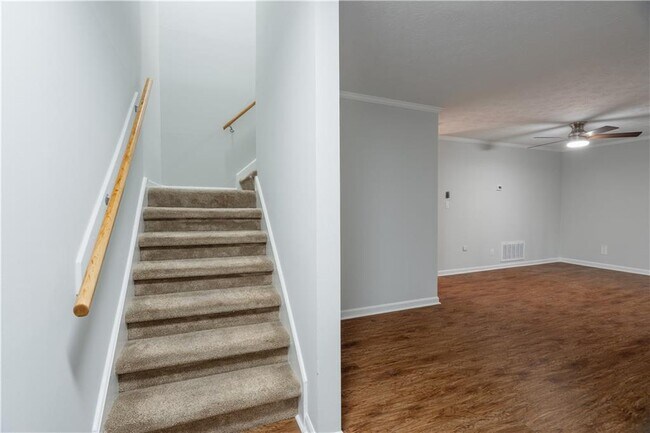 Building Photo - 330 Winding River Dr