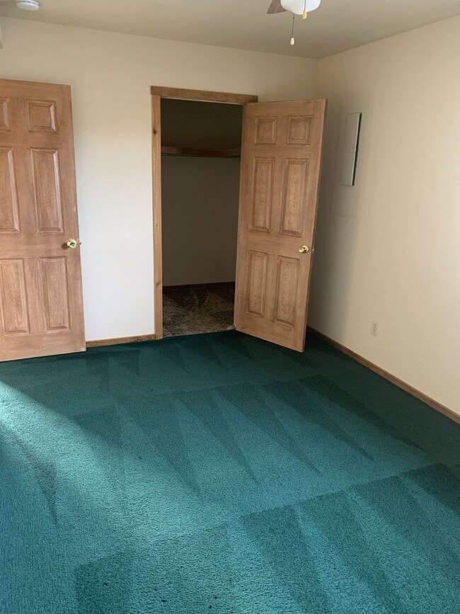 Building Photo - Duplex Available in Forsyth!