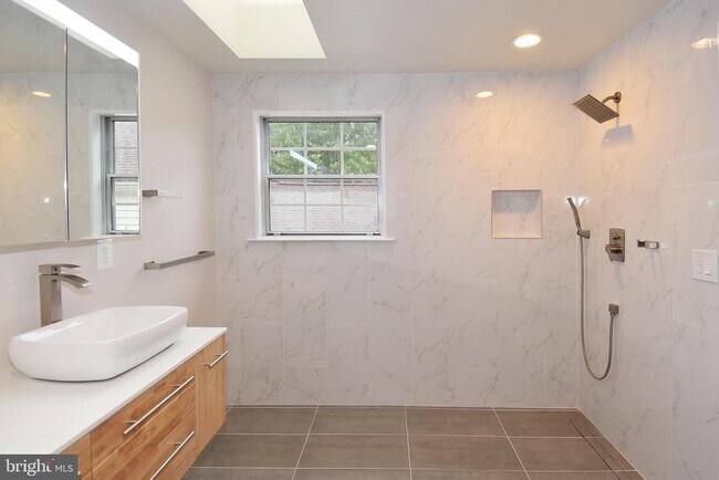 Building Photo - 6008 Good Lion Ct