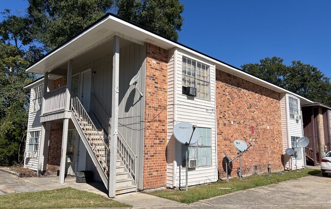 Building Photo - 222 Marigny Cir