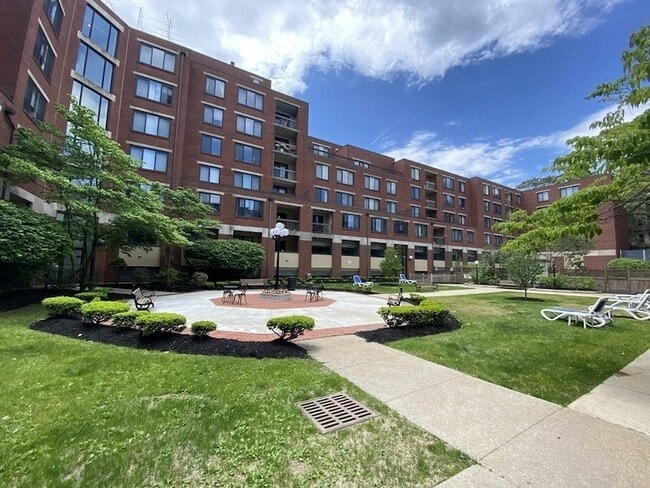 Building Photo - 85 Brainerd Rd