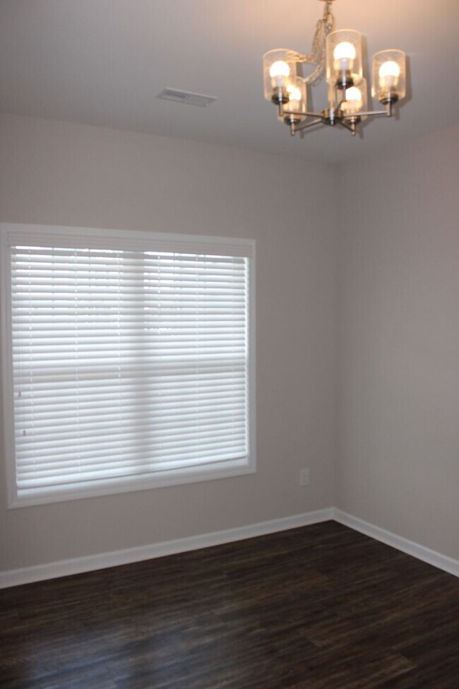 Building Photo - Flexible leasing Terms