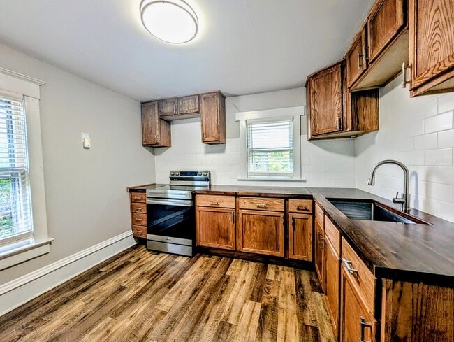 Building Photo - 1012 Bethel St