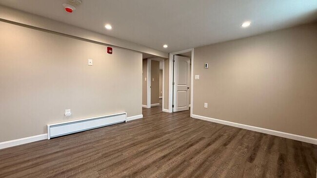 Building Photo - 62 Suffield St