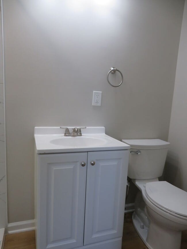 Building Photo - Colonial Heights