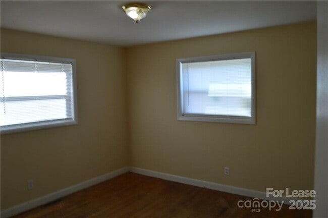 Building Photo - 736 Mocksville Hwy