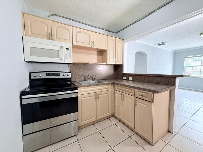 Building Photo - 447 Conniston Rd