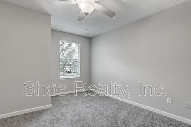 Building Photo - 4220 Plantation Oaks Blvd