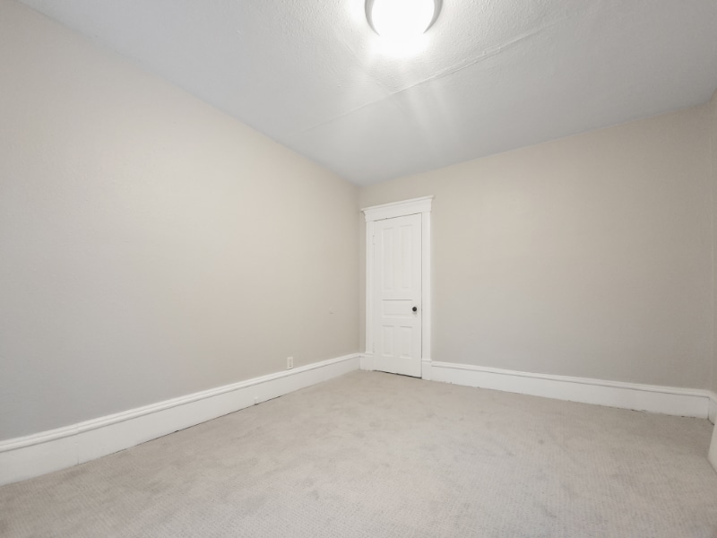 Building Photo - 644 Van Buren St NE