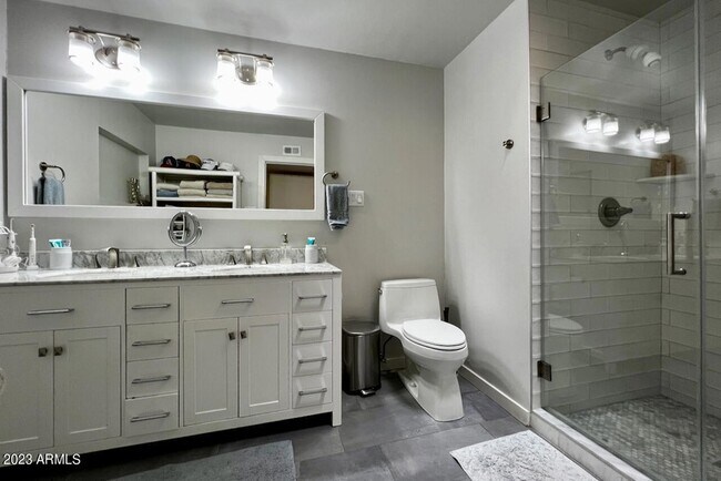 Building Photo - 4327 E Rancho Dr