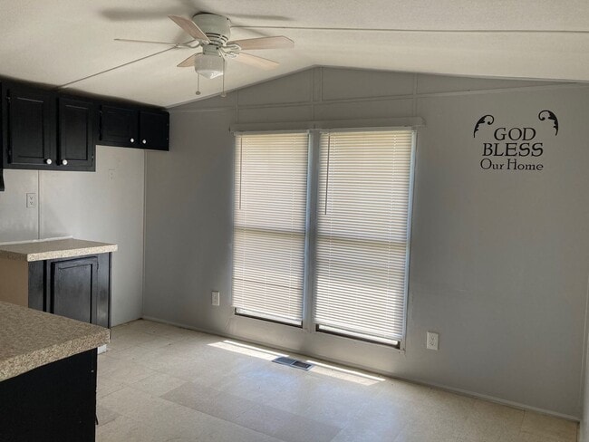 Building Photo - Awesome  Mobile Home in Gallaway, TN for R...