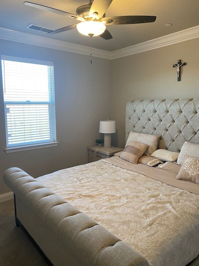 Building Photo - Luxury Townhome in West Redding!