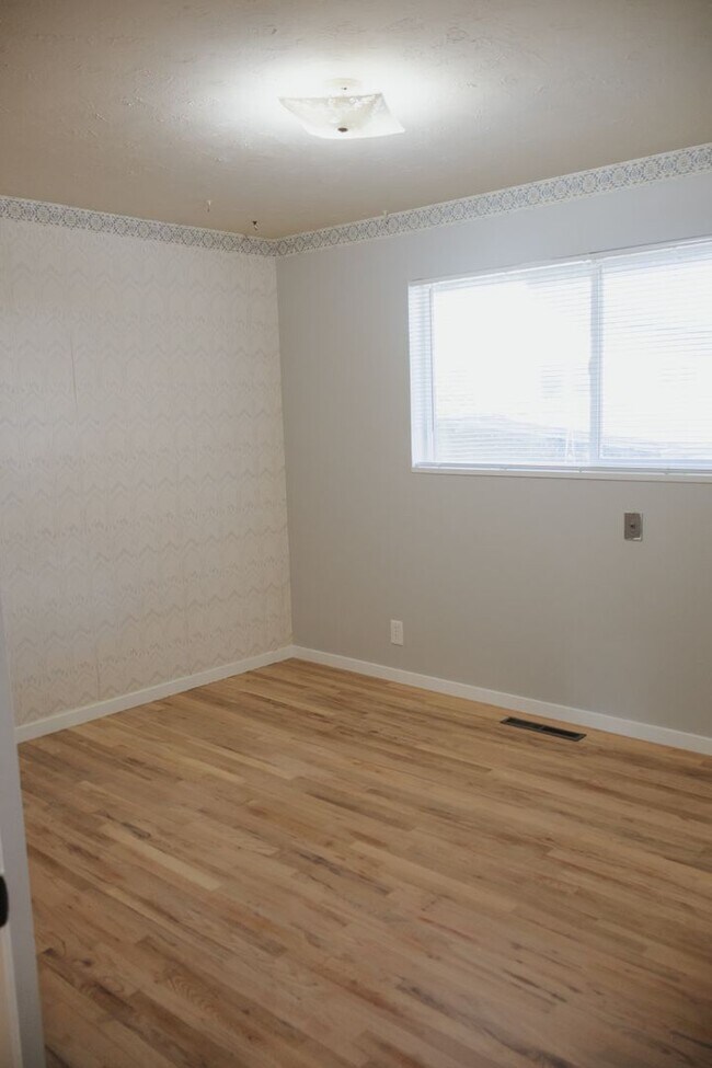 Building Photo - Charming 5 Bed, 2 Bath Home in Blackfoot, Idaho!