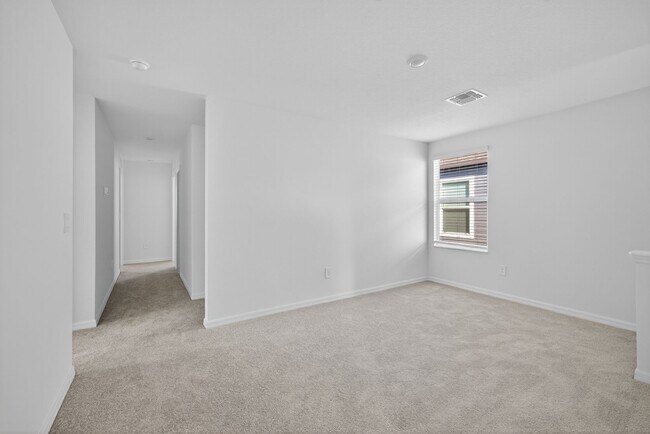 Building Photo - Brand New 6-Bed Available Now!