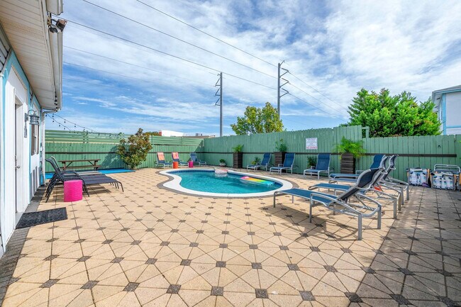 Building Photo - 4431 Luke Ave