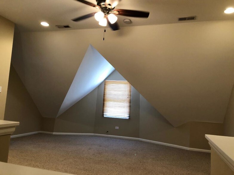 Building Photo - 1709 Irving Park W Rd