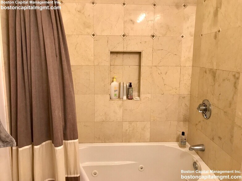 Building Photo - 360-362 Dorchester St. Unit 3