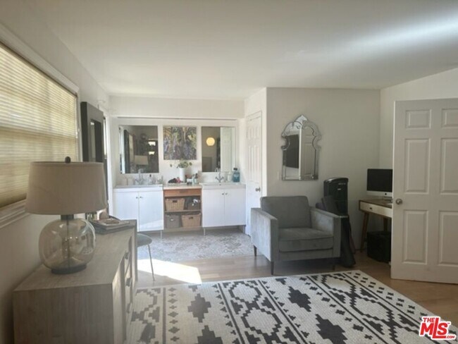 Building Photo - 126 Galleon St